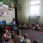 1.Jeżyki w bibliotece..jpg