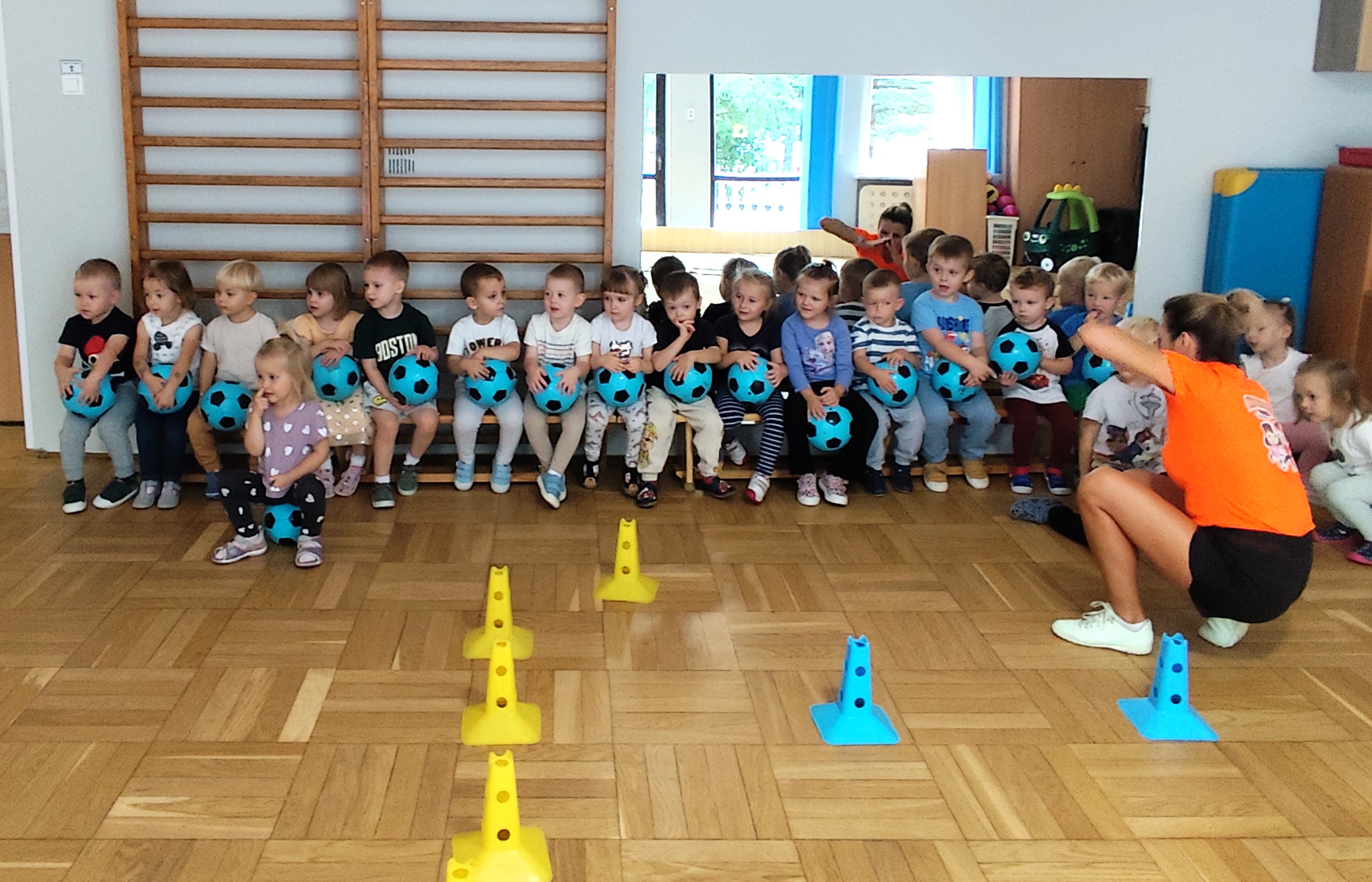 KINDER COACH-4.jpg