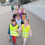 Pszczółki w drodze na Miejski Dzień Przedszkolaka.jpg