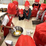 3.Pszczółki robią ciasto z jabłkami i śliwkami..JPG